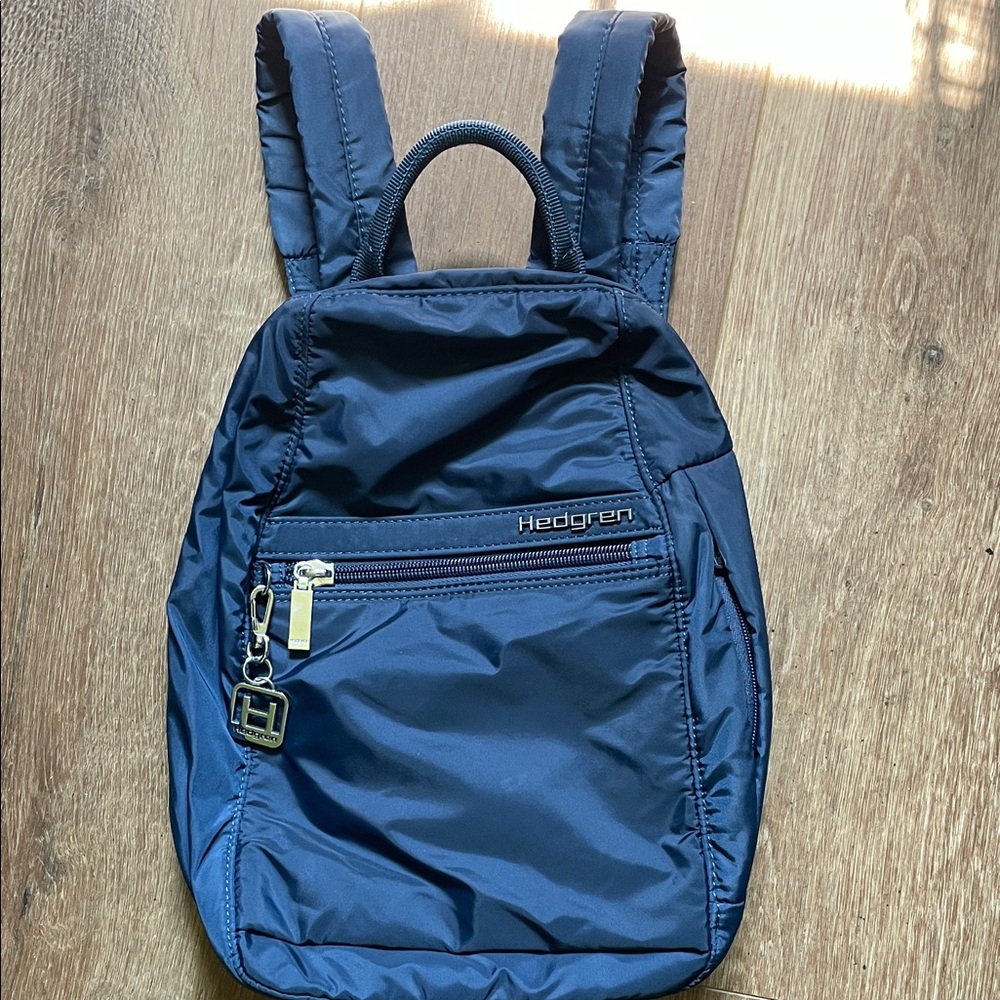Small Vogue Water Repellent RFID Backpack - Hedgren